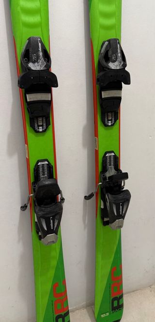 Esquí ELAN 140 cm. junior + botas ATOMIC.