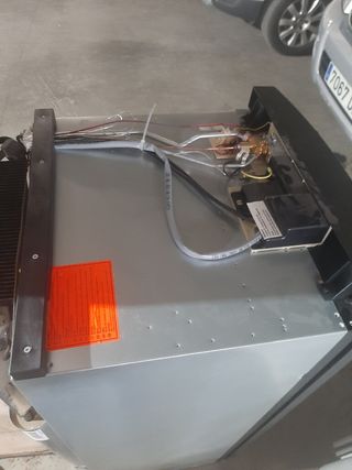 Nevera trivalente Dometic para reparar.