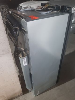 Nevera trivalente Dometic para reparar.