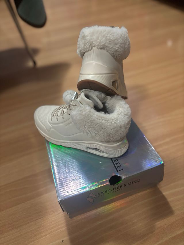 Botas Skechers Niña Beige