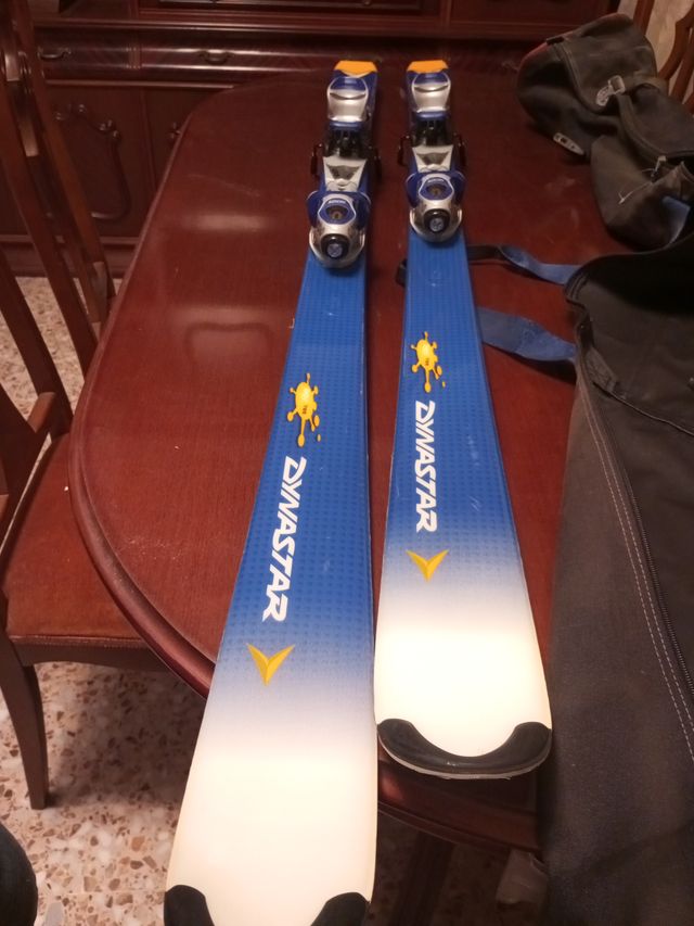 Esquís agy free con fijaciones LOOK