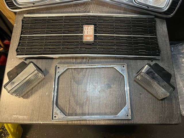 Faros y Parrilla SEAT 124 1430