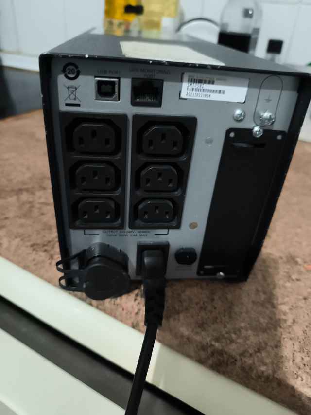 APC Smart-UPS 750VA