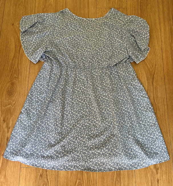 Vestido corto azul de flores