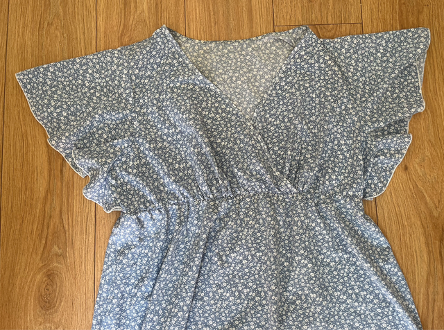 Vestido corto azul de flores