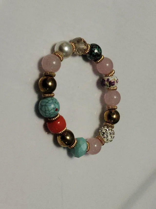 Pulsera de cuentas variadas