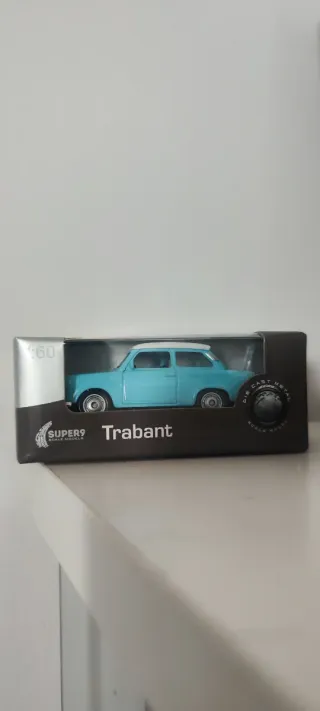 Coche a escala 1:60 nuevo