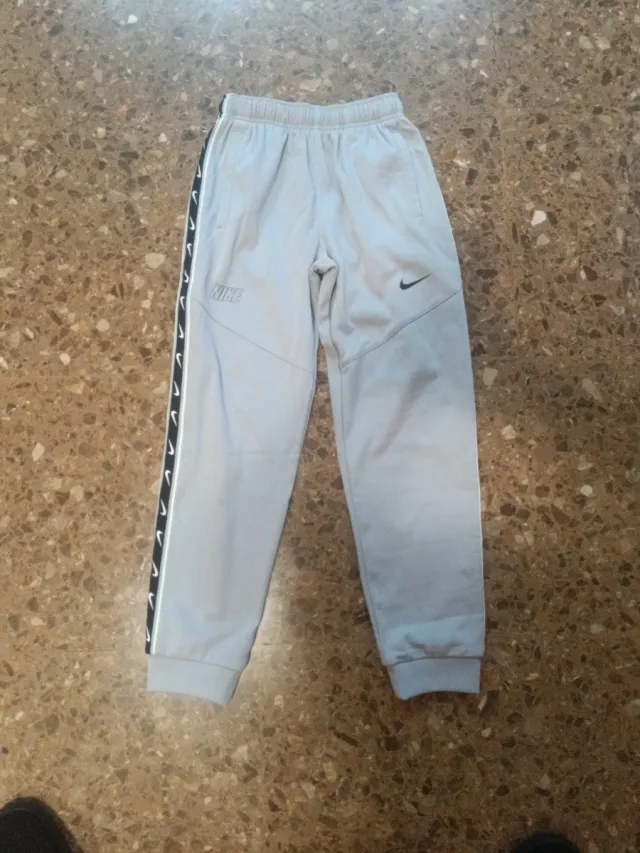 Pantalón chándal Nike gris