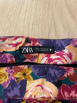 Falda corta floral fruncida