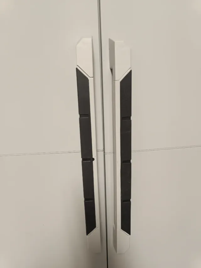 2 Armarios de resina gris