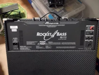 Ampeg Rocket Bass RB-115 Amplificador Bajo