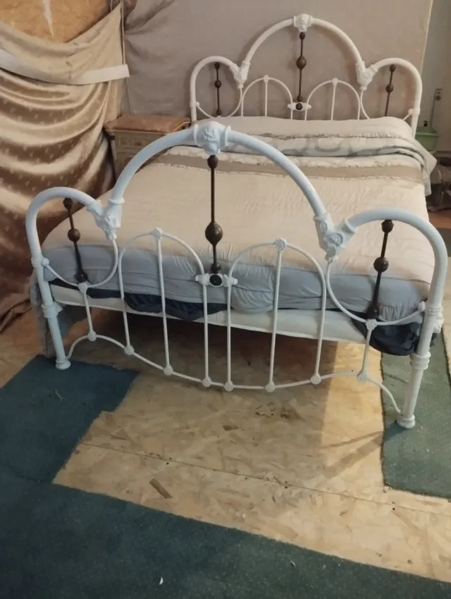 Cama Hierro Forjado macizo y Latón Blanca