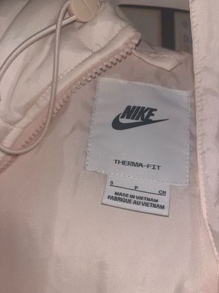 Chaqueta Nike acolchada rosa