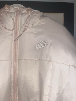 Chaqueta Nike acolchada rosa