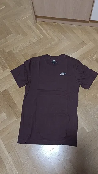 Camiseta Nike Club marrón oscuro talla M