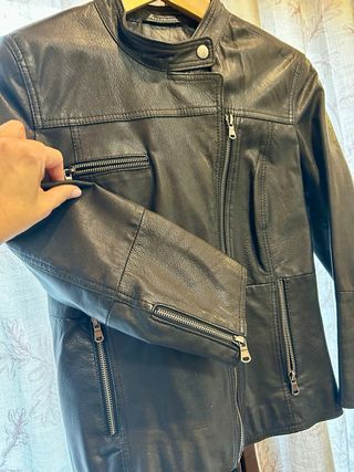 Cazadora cuero negra manga 3/4