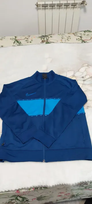 Chaqueta deportiva Nike niño Talla XL