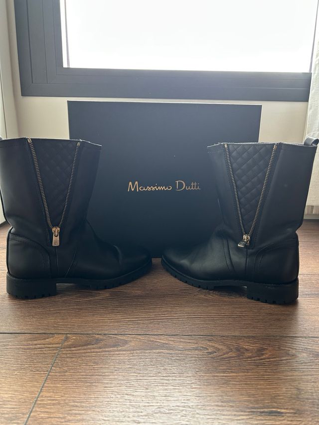 Botas Massimo Dutti suela track negras
