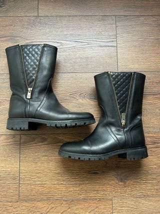 Botas Massimo Dutti suela track negras
