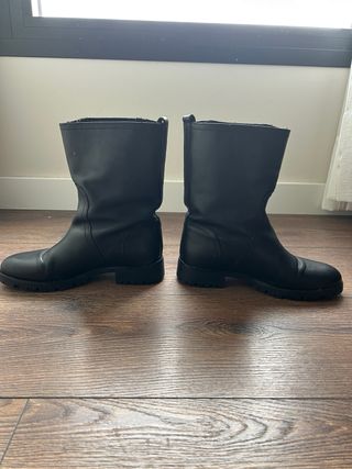Botas Massimo Dutti suela track negras
