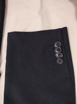 Chaqueta de traje azul marino para hombre.