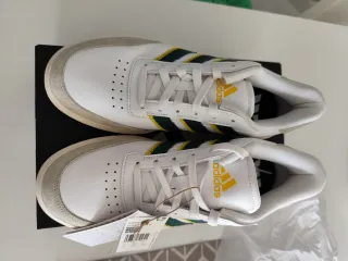 Zapatillas Adidas Courtblock Verdes y Blancas