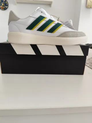 Zapatillas Adidas Courtblock Verdes y Blancas