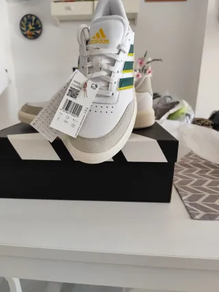 Zapatillas Adidas Courtblock Verdes y Blancas