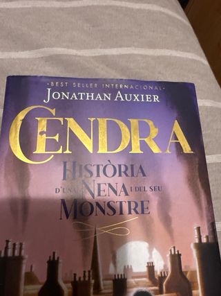 Cendra: Història d'una nena i del seu monstre