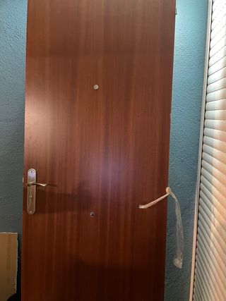 Puerta de entrada maciza