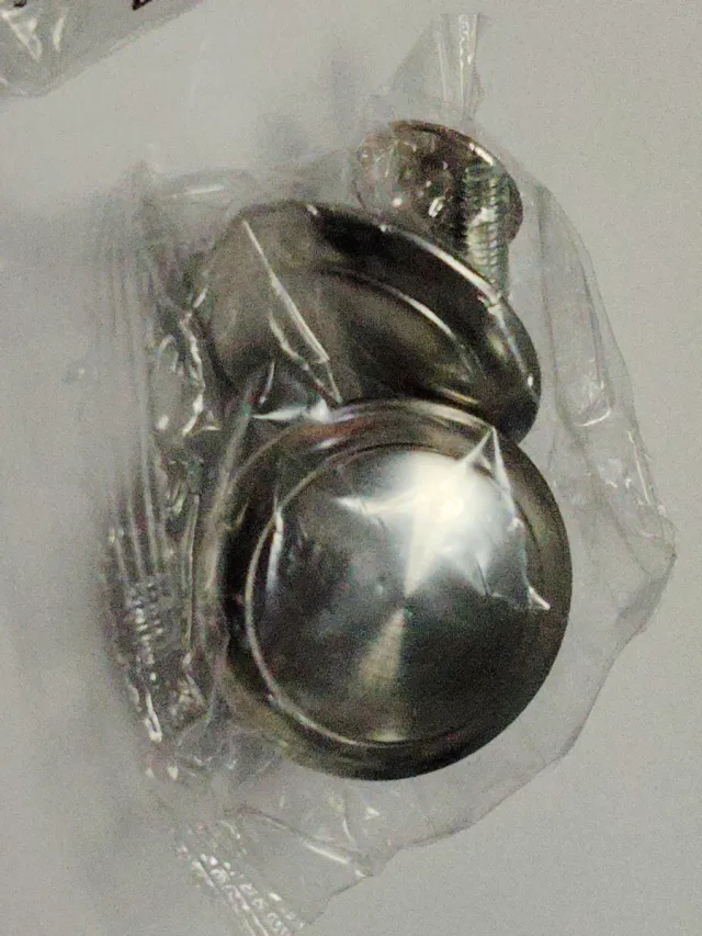 Pomos de metal plateado