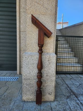 Columnas y balaustres de castaño
