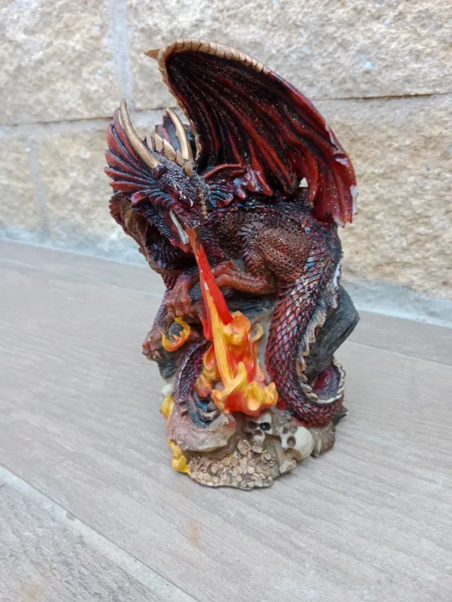 Figura Dragón Morado con Bola