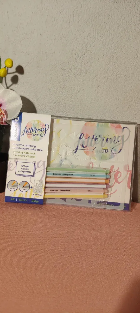 Set Lettering Cuaderno + 6 Rotuladores Pastel