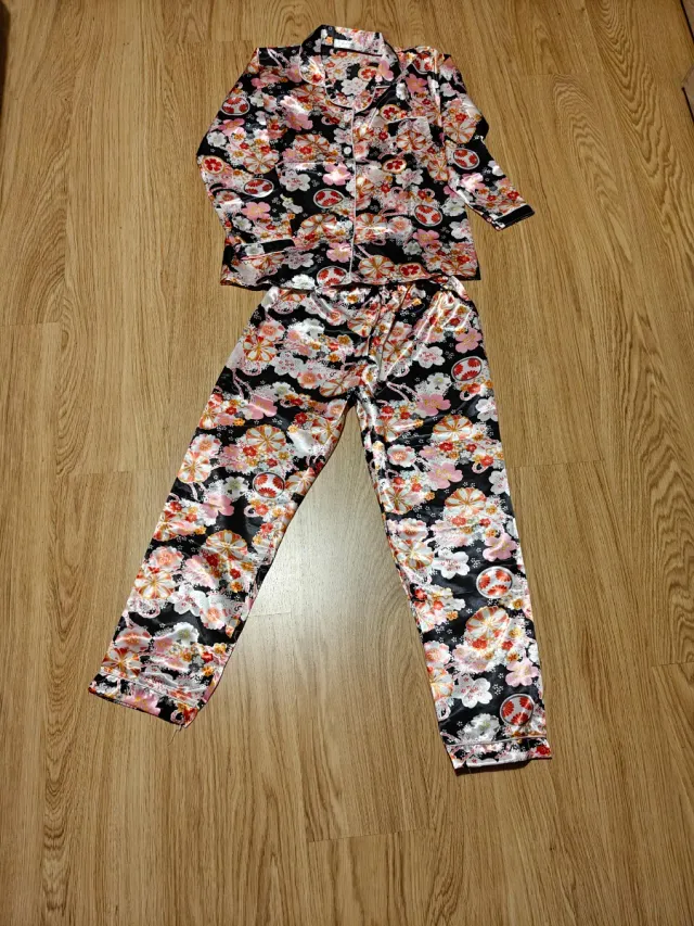Pijama floral satinado