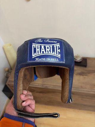 Bolsa de boxeo más casco, guantes y accesorios 