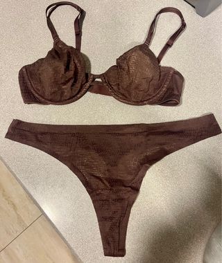 Conjunto sujetador y tanga Calvin Klein a estrenar