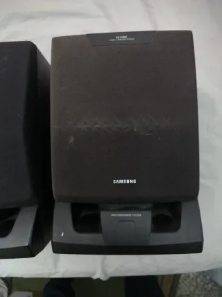 Altavoces Samsung PS-44SE 2-Way Component System.