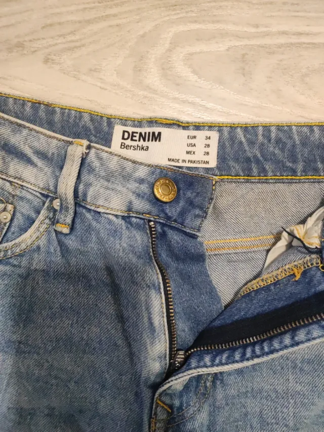 Tejanos chica desgastados