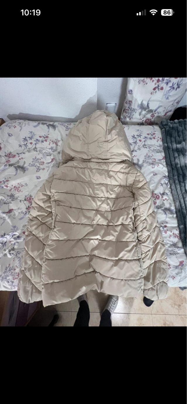 Chaqueta acolchada Stradivarius beige