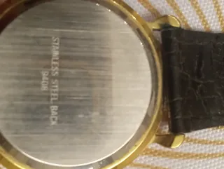 Reloj Lotus Dorado y Negro