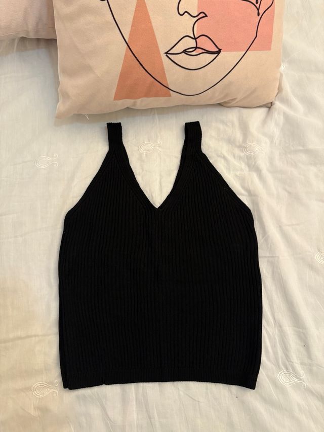 Top negro de tirantes