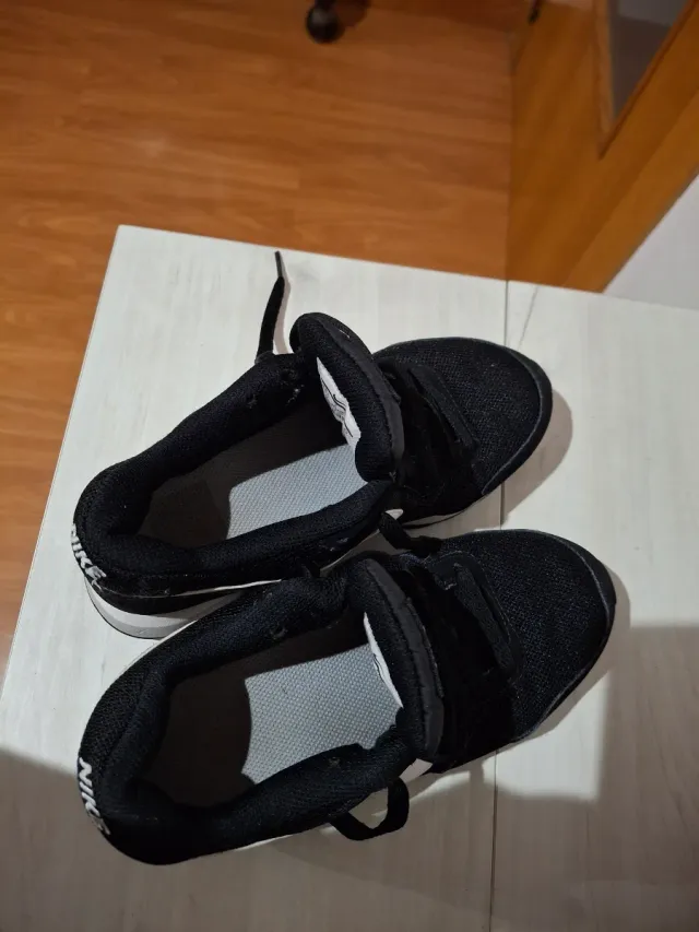 Zapatillas Nike Negras y Blancas