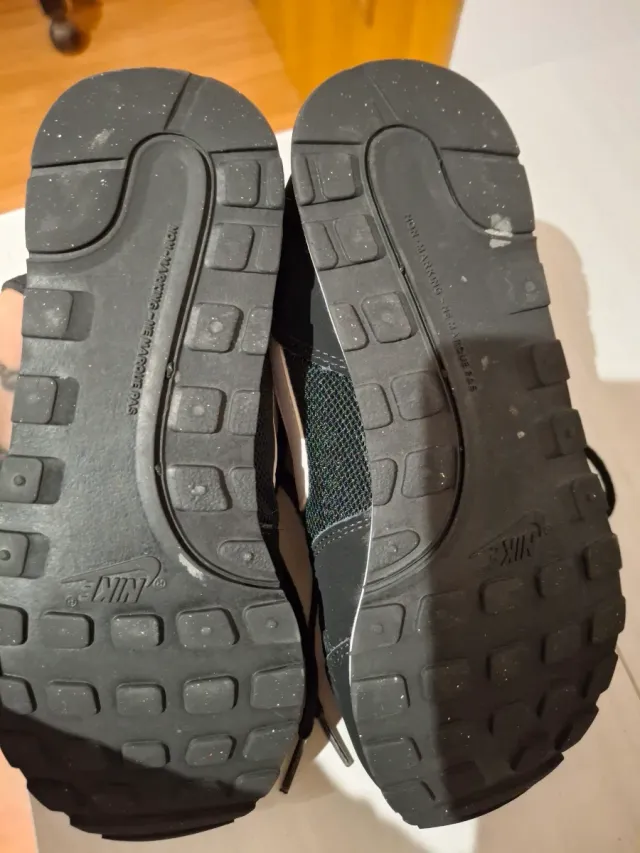 Zapatillas Nike Negras y Blancas