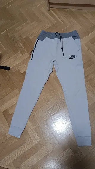Pantalón Nike Tech Fleece Jogger Gris