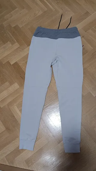 Pantalón Nike Tech Fleece Jogger Gris