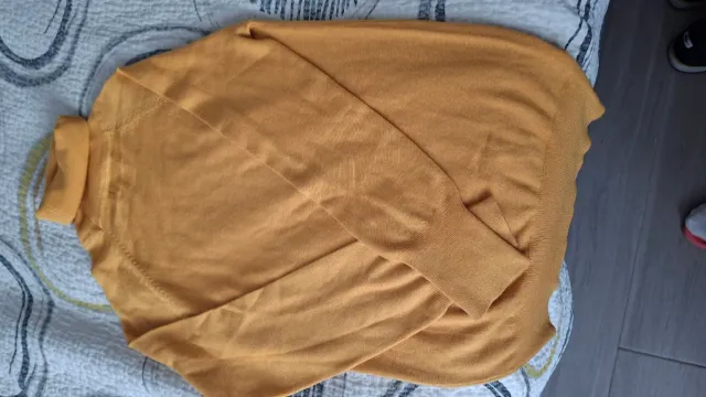 Jersey mujer cuello alto amarillo