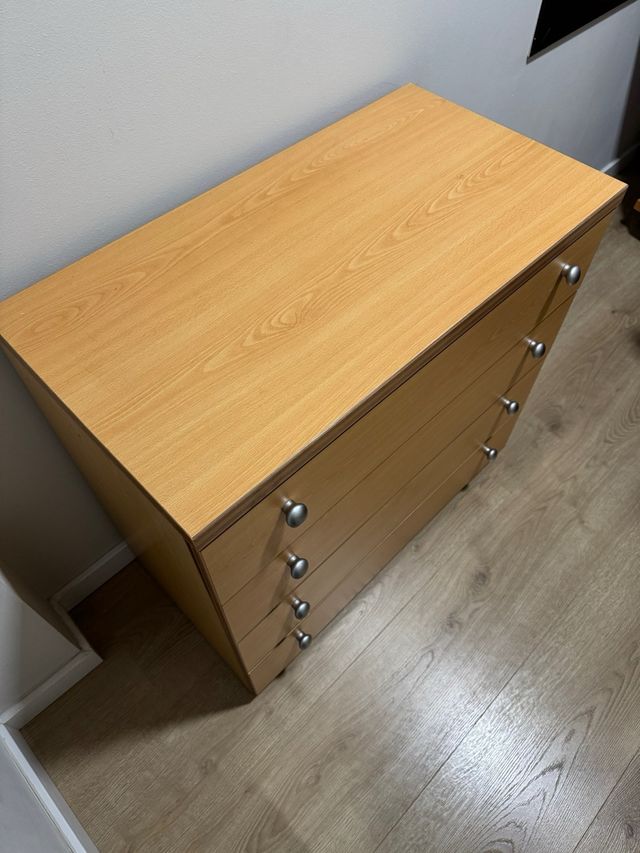 Cajonera de madera y metal