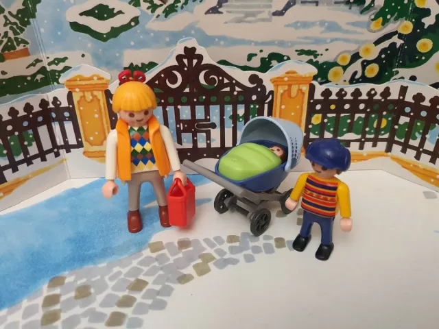 Playmobil familia con carrito bebé