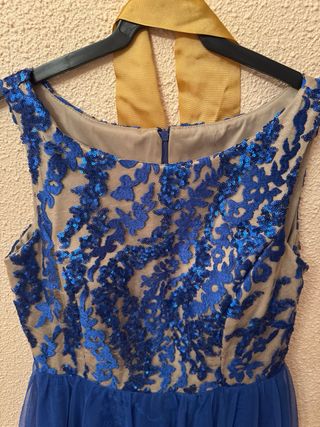 Vestido corto azul con encaje beige